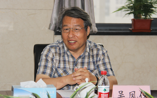中国煤矿美术家协会主席吴凤仪讲话