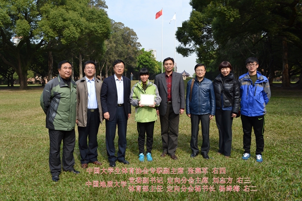 大学生体育协会领导与我校师生人员合影