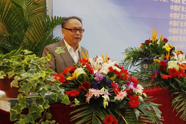 学校举行百年校庆丛书首发式1017