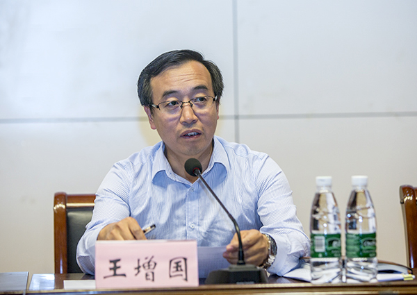 校党委常委,组织部部长王增国主持党课